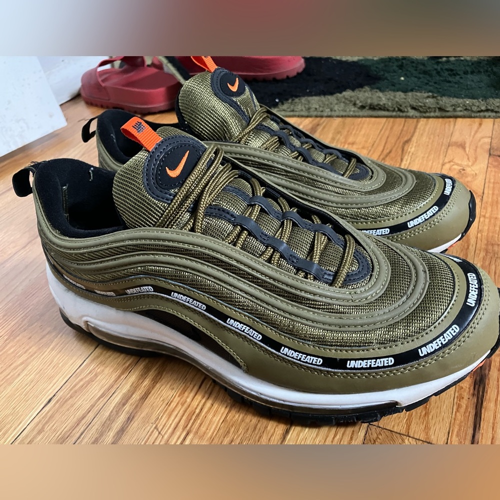 Olive undefeated nike airmax 3m